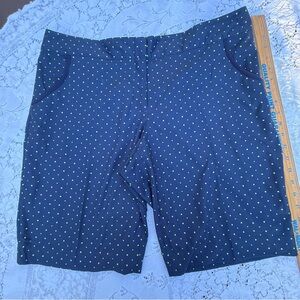 Izod Women’s Golf Shorts Navy Blue soft lightweight Polyester size 14